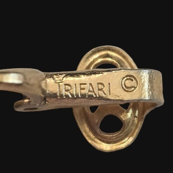 VINTAGE CROWN TRIFARI ALFRED PHILIPPE GOLD CLIP EARRINGS - Picture 6 of 10